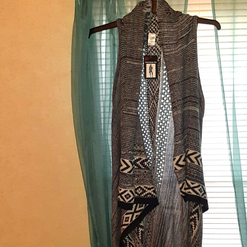 Sleeveless Open-Front Tribal Knit Cardigan Vest - Gray/Black